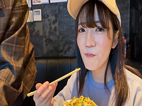 タンポポみたいに飛んでいきそうなくらい軽いふわふわま〇こちゃん（いろじろ） と美乳揉み放題カラオケセクパ　サンプル画像02